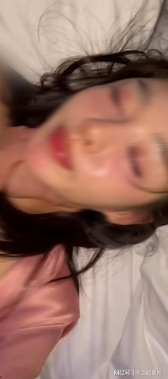 酒吧网红吃瓜事件视频大全,揭秘幕后真相与热门瞬间 第1张 酒吧网红吃瓜事件视频大全,揭秘幕后真相与热门瞬间 第1张